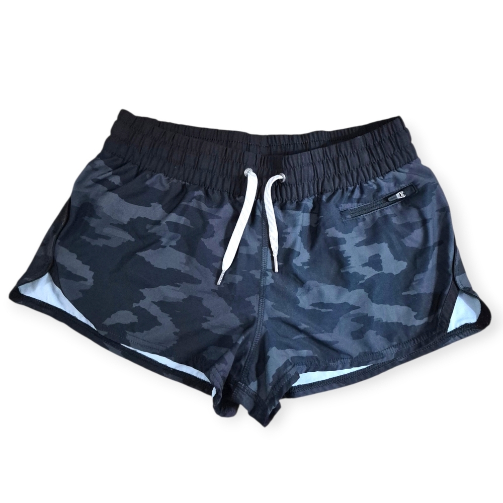 VUORI Clementine Shorts In Black Gray Camo 2" Inseam VW304 Small